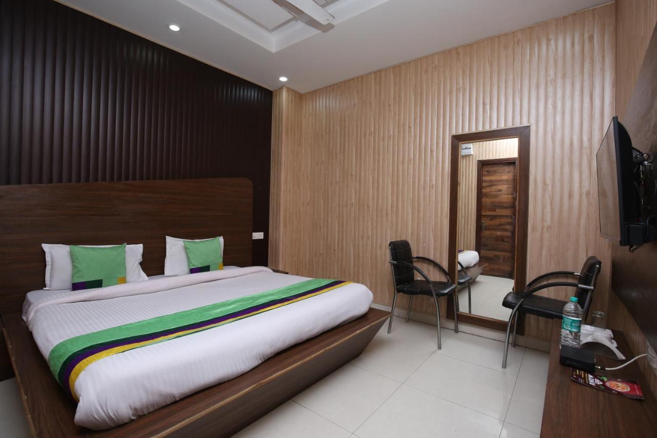 Hotel Pearl Grand & Banquet Zirakpur Екстер'єр фото