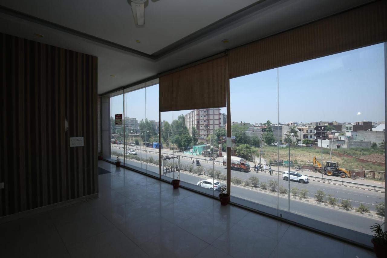 Hotel Pearl Grand & Banquet Zirakpur Екстер'єр фото