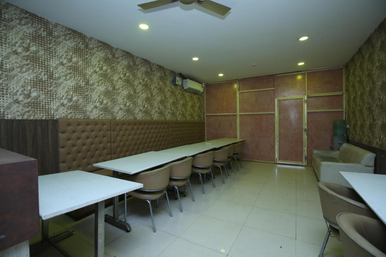 Hotel Pearl Grand & Banquet Zirakpur Екстер'єр фото