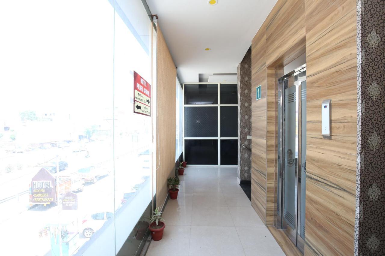 Hotel Pearl Grand & Banquet Zirakpur Екстер'єр фото