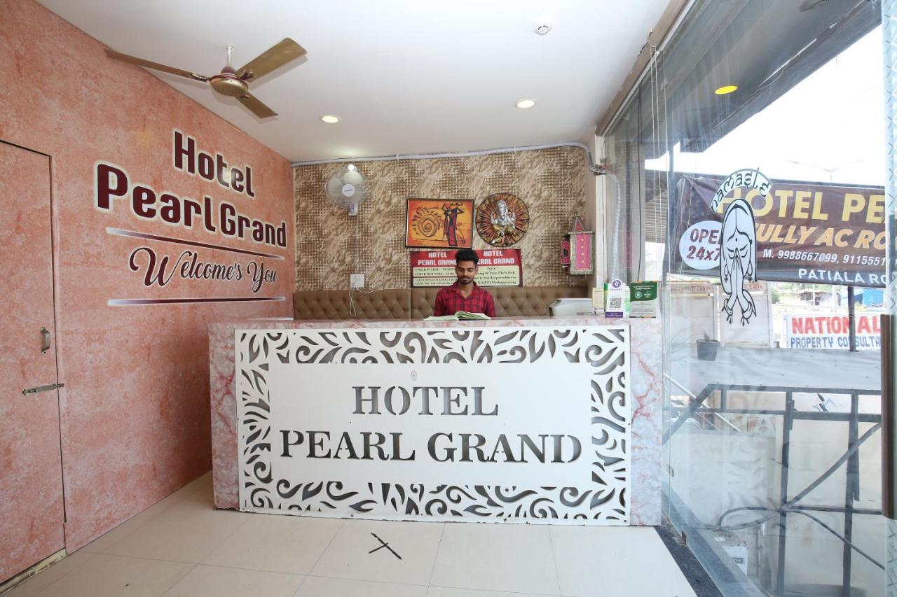 Hotel Pearl Grand & Banquet Zirakpur Екстер'єр фото